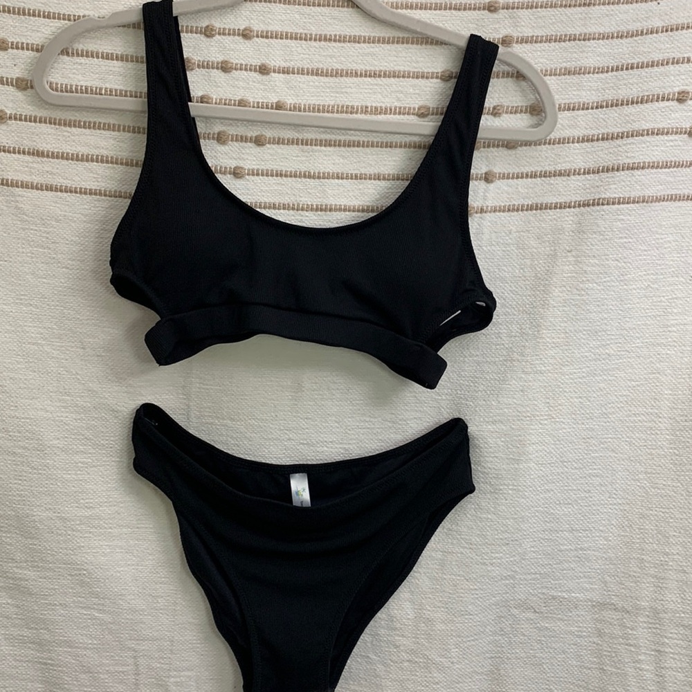 Black Bikini☀️🏖️Beachsissie 🏖️Size Med~Removable Bra pad~ Ribbed Fabric